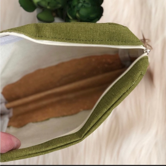 NWT- “ Time Place Occasion” Canvas/Cork Cosmetic Bag - Picture 2 of 4